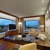 Deluxe Suite with Kitchen