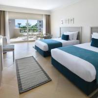 Superior Twin Room with Partial Sea View