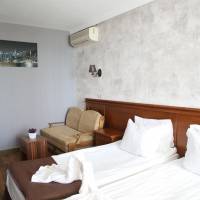 Double or Twin Room with Partial Sea View