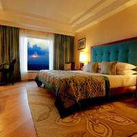 Deluxe Room Ocean View Queen Bed