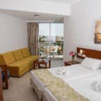 Room #1704872