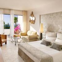 Room #1711845