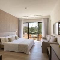 Deluxe Twin Room with Side Sea View