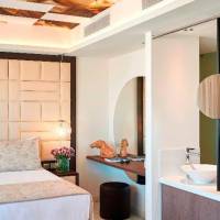 Room #4989818