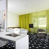 Room #4430949