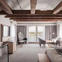 Room #2208430