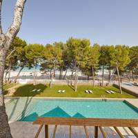 Deluxe Suite with Sea View (2 adults + 2 children)