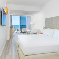Superior Beach House Room with Front Sea View