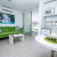 Premium One-Bedroom Apartment Balcony Top Floor