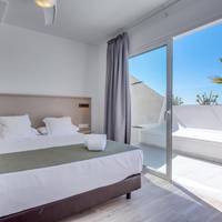 Room #1429626