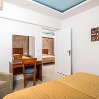 Family Room (2 Adults + 2 Children)