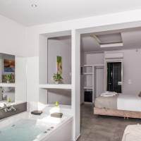 Studio with Spa Bath
