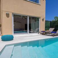 Apartment with Private Pool - Split Level