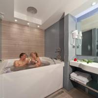 Deluxe Suite with Spa Bath and Sea View