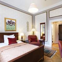 Queen Room (140 cm bed)