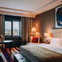 Deluxe King Room with Forest View 