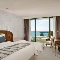 Deluxe Sea View, Larger Guest room, 1 King, Sofa bed