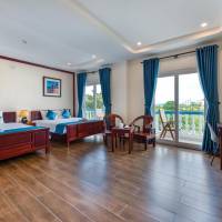 Family Room with Garden View