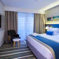Guest room, 1 King, City view, Balcony