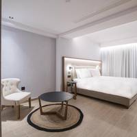Urban Chic Plunge Pool
