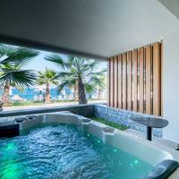Dazzling Blue Outdoor Jacuzzi