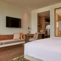 Staycation - Superior room with Free Upgraded to next available category of room along with breakfast + Chocolate Hour + Airport Shuttle + Wifi