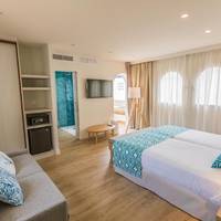 Triple Room with Sea View