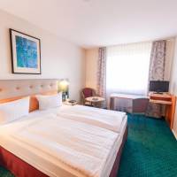 Comfort Queen Room with Queen Bed and View