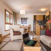 Standard Two-Bedroom Apartment (6 People)