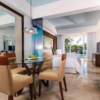 Junior Suite Pool View 2-double beds