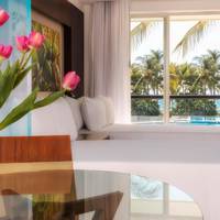Junior Suite Pool View 1-king bed