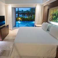 Altitude Club Junior Suite Swim Out King