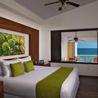 Junior Suite Ocean Front 1-king bed