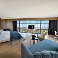 Corner Suite King Bed with Partial Sea View