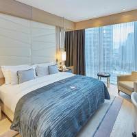 Deluxe Room King Bed with Partial Sea View
