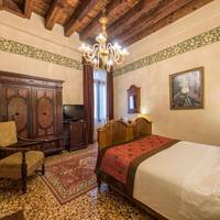 Deluxe room with Canal View