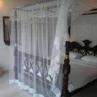 Deluxe Double Room with Side Sea View