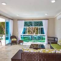 Apartment with Garden View