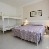 Quadruple Room with Private Bathroom