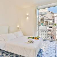 Deluxe Double Room with Balcony and Cathedral View
