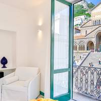 Deluxe Junior Suite with Cathedral