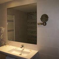 Room #1687936