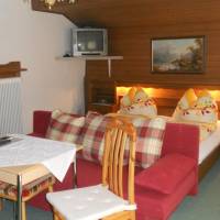 Triple Room with Balcony and Shared Bathroom