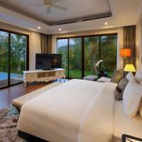 Three-Bedroom Villa with Pool View
