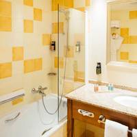 Family Connecting Rooms with Swimming Pool Access