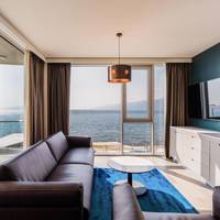 King Two-Bedroom Villa Apartment with Sea View