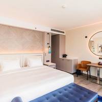 Deluxe King Room with Balcony and Sea View