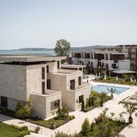 One-Bedroom Apartment with Sea View