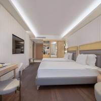 Deluxe Lagoon Room with Pool Access