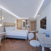 Deluxe Family Suite with Pool Access